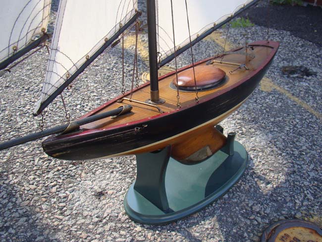 An attractive vintage Pond Boat — image 3
